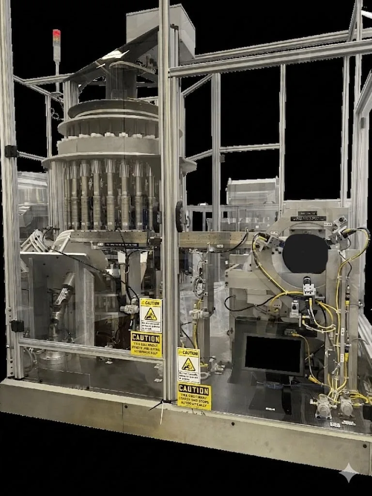 Continuous motion cap closing machine with a rotary turret